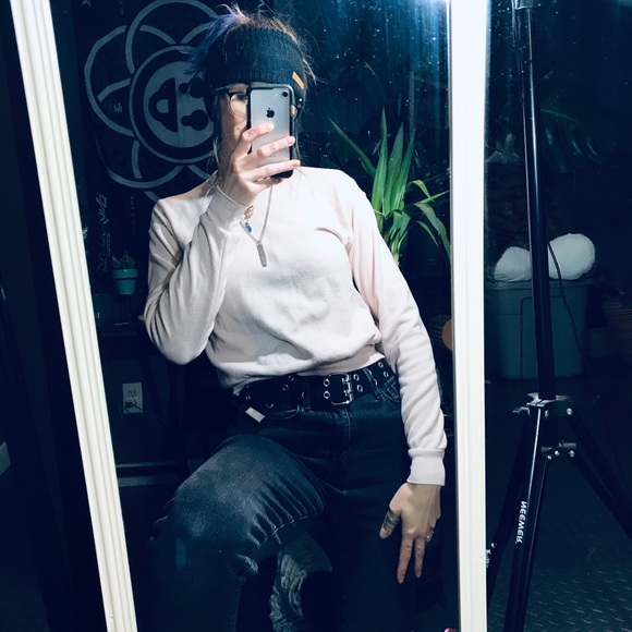 Brandy Melville Pink Crew Neck Super Soft Sweater - Picture 3 of 10